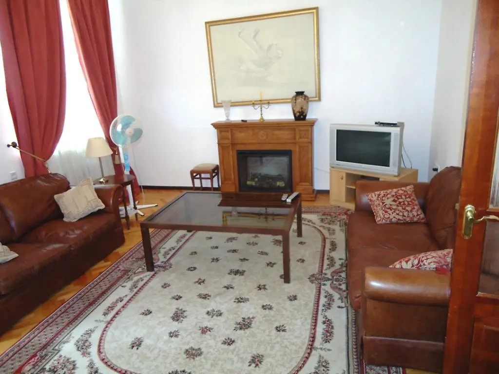 Apartment Near Golde Gates