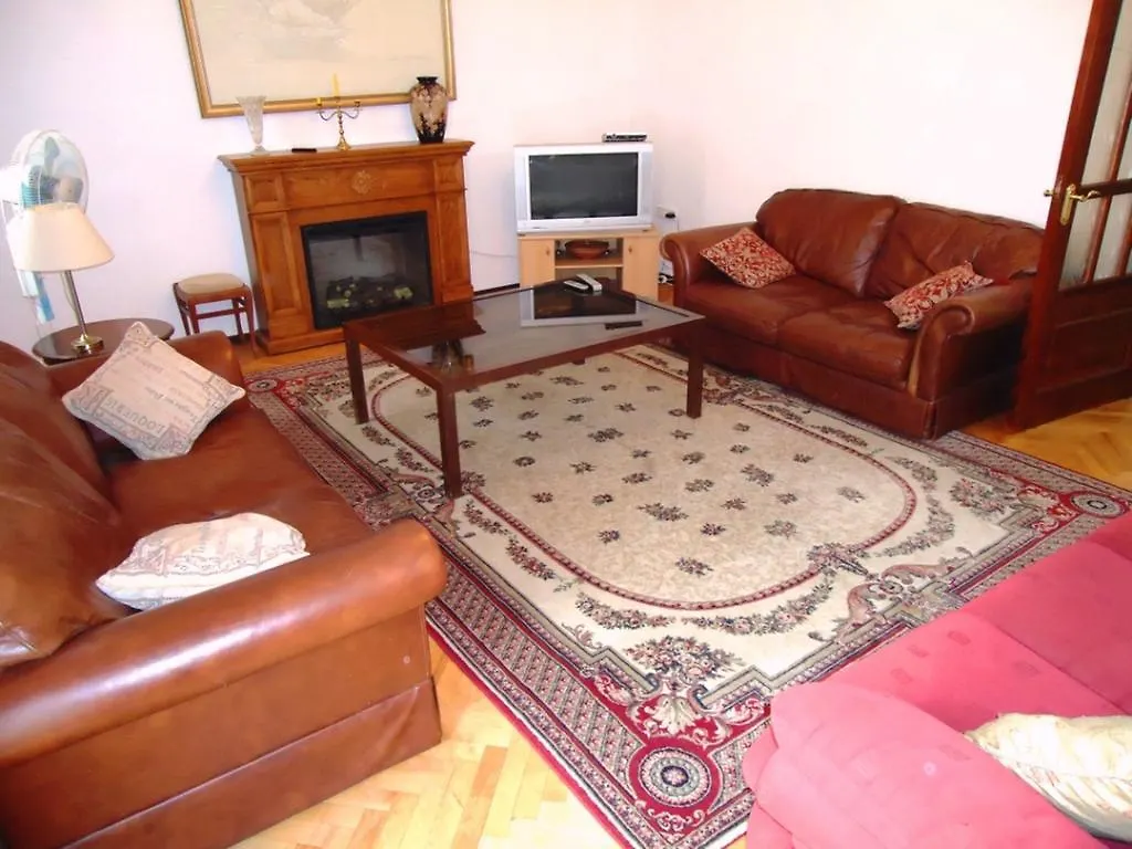 Apartment Near Golde Gates
